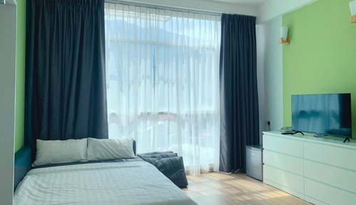 Family Room, 1 King Bed with Sofa bed