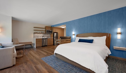 Studio, 1 King Bed with Sofa bed (Mobility Accessible, Transfer Shower)