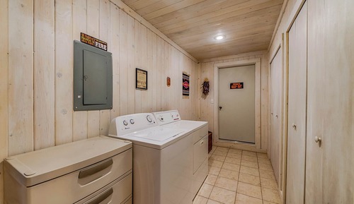 Studio (3 Bedrooms)