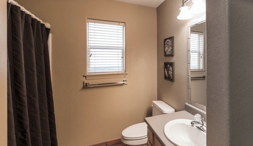 Studio (2 Bedrooms)