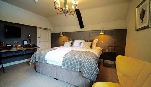 Deluxe Double or Twin Room