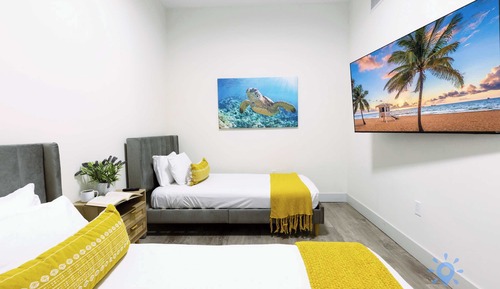 Condo 2 Bedrooms Balcony (+DEN/King)