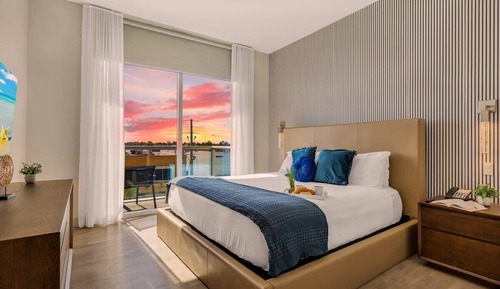 Condo, 2 Bedrooms, Balcony, Bay View (+ Den / King)