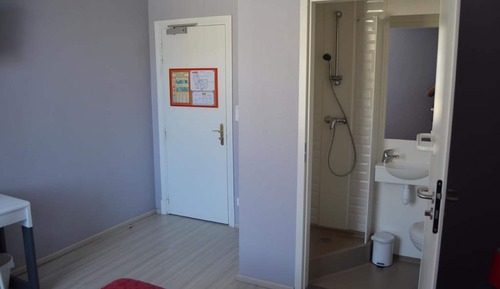 Economy Double Room (douche)