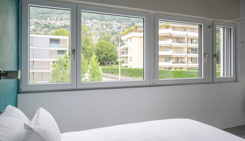 Single Room, Mountain View