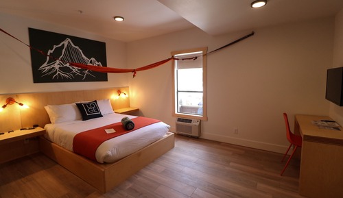 Single Queen Suite - Downtown