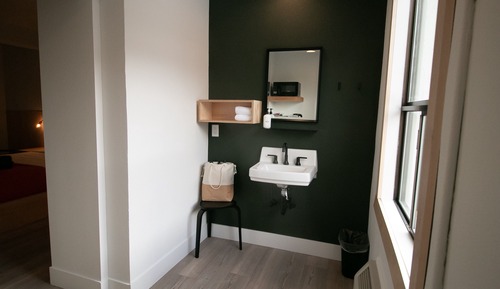Single King with Bunk Beds - Downtown