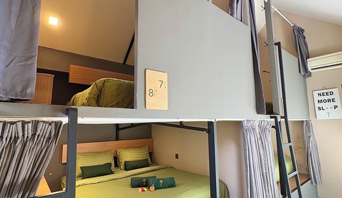 Comfort Shared Dormitory, 1 King Bed