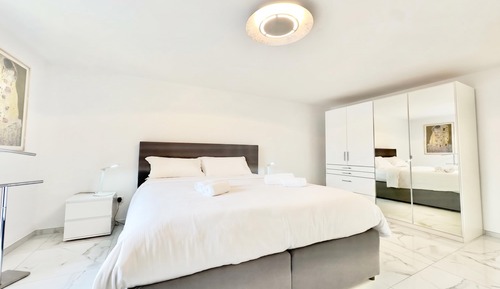 Family Apartment, Multiple Bedrooms (Yellow view apartment)