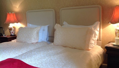 Twin Room (Tall Trees)