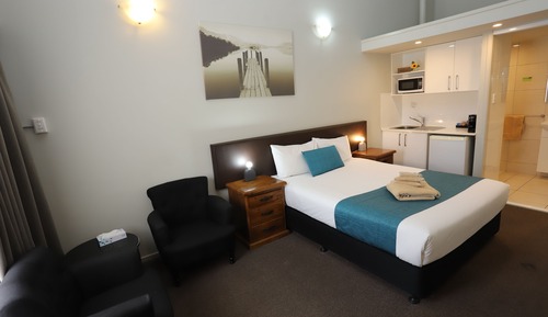 Deluxe Queen Room (Not Pets Friendly)