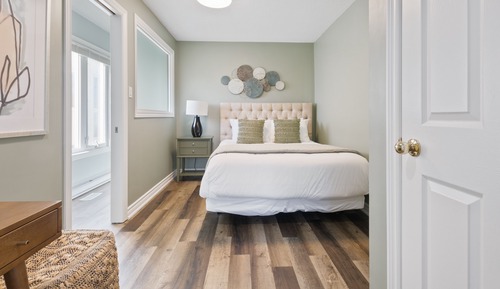 Grand Condo, 3 Bedrooms (119 Sierra Lane - No Pets Allowed)