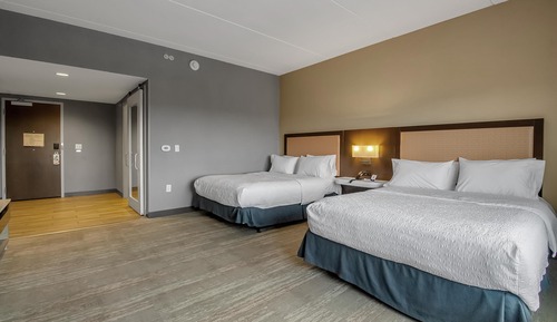 Room, 2 Queen Beds, Accessible, Bathtub