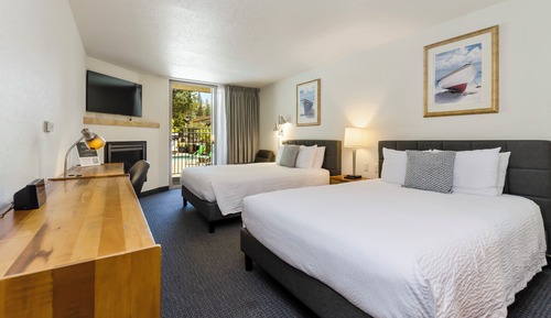 Classic Room, 2 Queen Beds, Accessible Bathtub