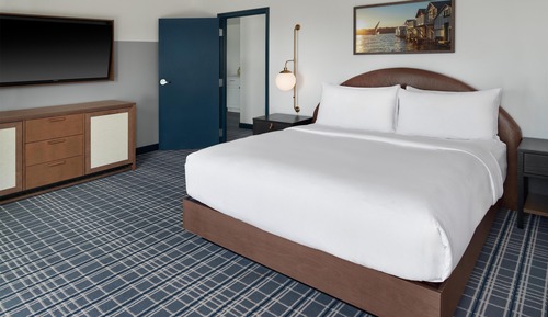 Presidential Suite, 1 King Bed, Lake View
