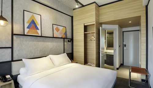 Standard Room, 1 King Bed