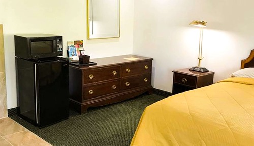 Standard Suite, 1 King Bed, Smoking, Jetted Tub