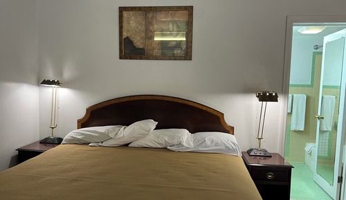 Standard Room, 1 Queen Bed, Non Smoking, Refrigerator & Microwave