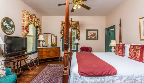 Deluxe Room, 1 King Bed (Clawfoot Tub/Shower)