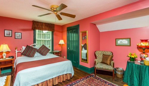 Standard Room, 1 Queen Bed (Shower Only)