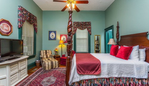 Premium Room, 1 Queen Bed, Jetted Tub, Ground Floor