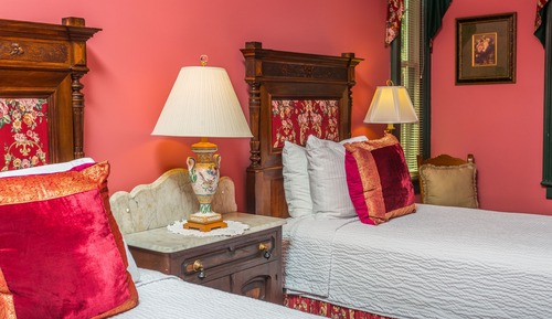 Standard Room, 2 Twin Beds (Clawfoot Tub/Shower)