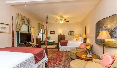 Premium Room, 2 Queen Beds (One Clawfoot Tub and One Tub/Shower)