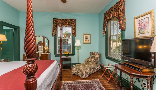 Deluxe Room, 1 King Bed (Clawfoot Tub/Shower)