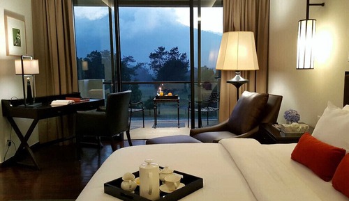 Deluxe Room, 1 King Bed, Golf View