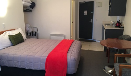 Twin Studio (1 Queen and 1 Single)