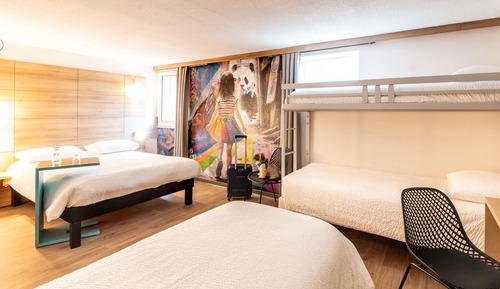 Family Room, Multiple Beds