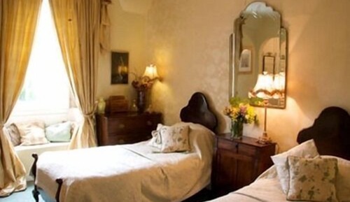 Twin Room, Ensuite (The Fry Room)