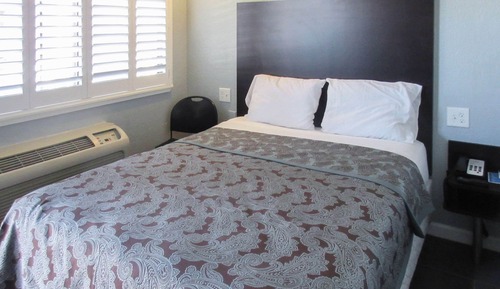 Standard Room, 1 Queen Bed, Non Smoking