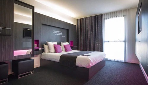 Standard Room, 1 Queen Bed, City View