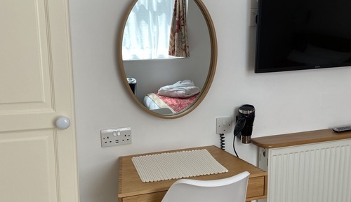 Superior Single Room, Ensuite (Room 5)