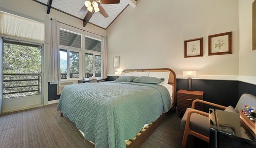 Standard Room, 1 King Bed