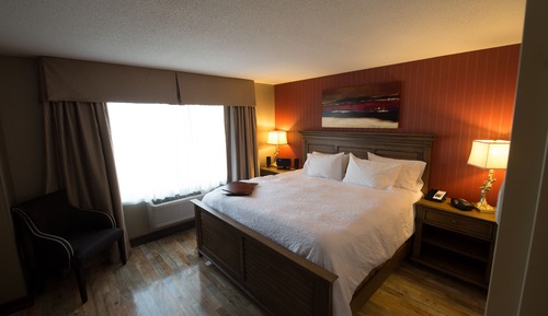 Suite with King Bed & Boardroom