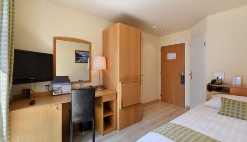 Cocoon Lake View Room