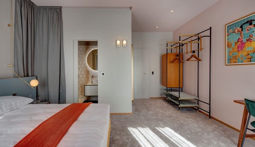 Evasion Lake View Room