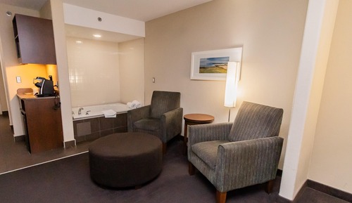 Suite, 1 King Bed, Non Smoking, Jetted Tub