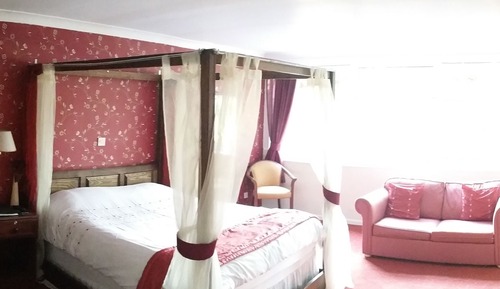 Superior Room (Four Poster)