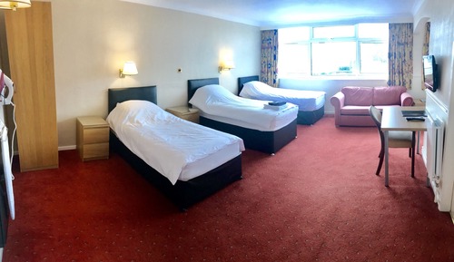 Family Room (2 adults 1 child)