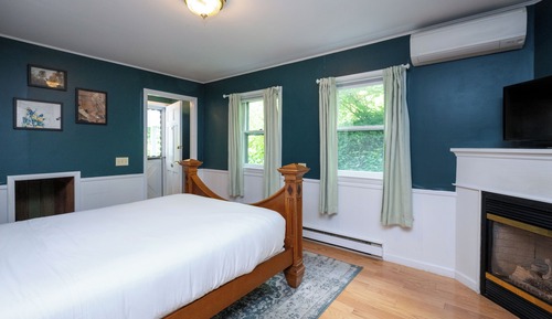 Room, 1 Queen Bed (Dewey Carriage House)