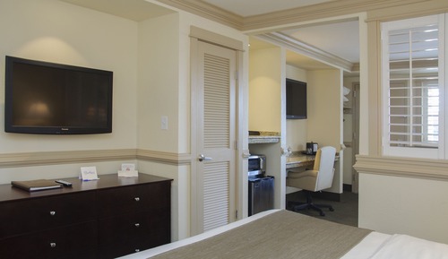 Suite, 1 King Bed with Sofa bed, Poolside