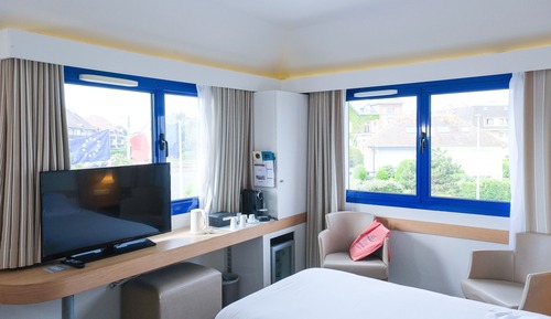 Classic Twin Room, Pool Access, City View