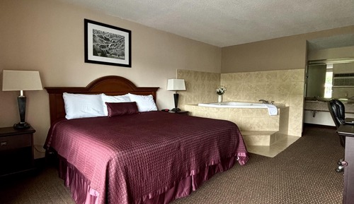 Standard Room, 1 King Bed, Non Smoking, Jetted Tub