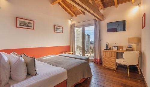 Cocoon room with sea view