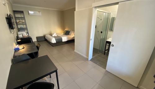 Double Room, 1 Queen Bed