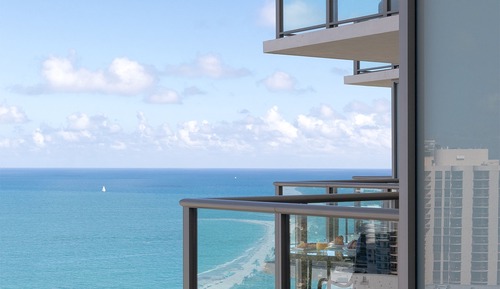 Grand Room, 1 King Bed, Ocean View (Mobility Accessible, Roll-in Shower)