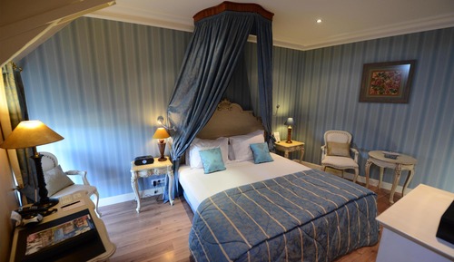 Standard Room, 1 King Bed, Garden View